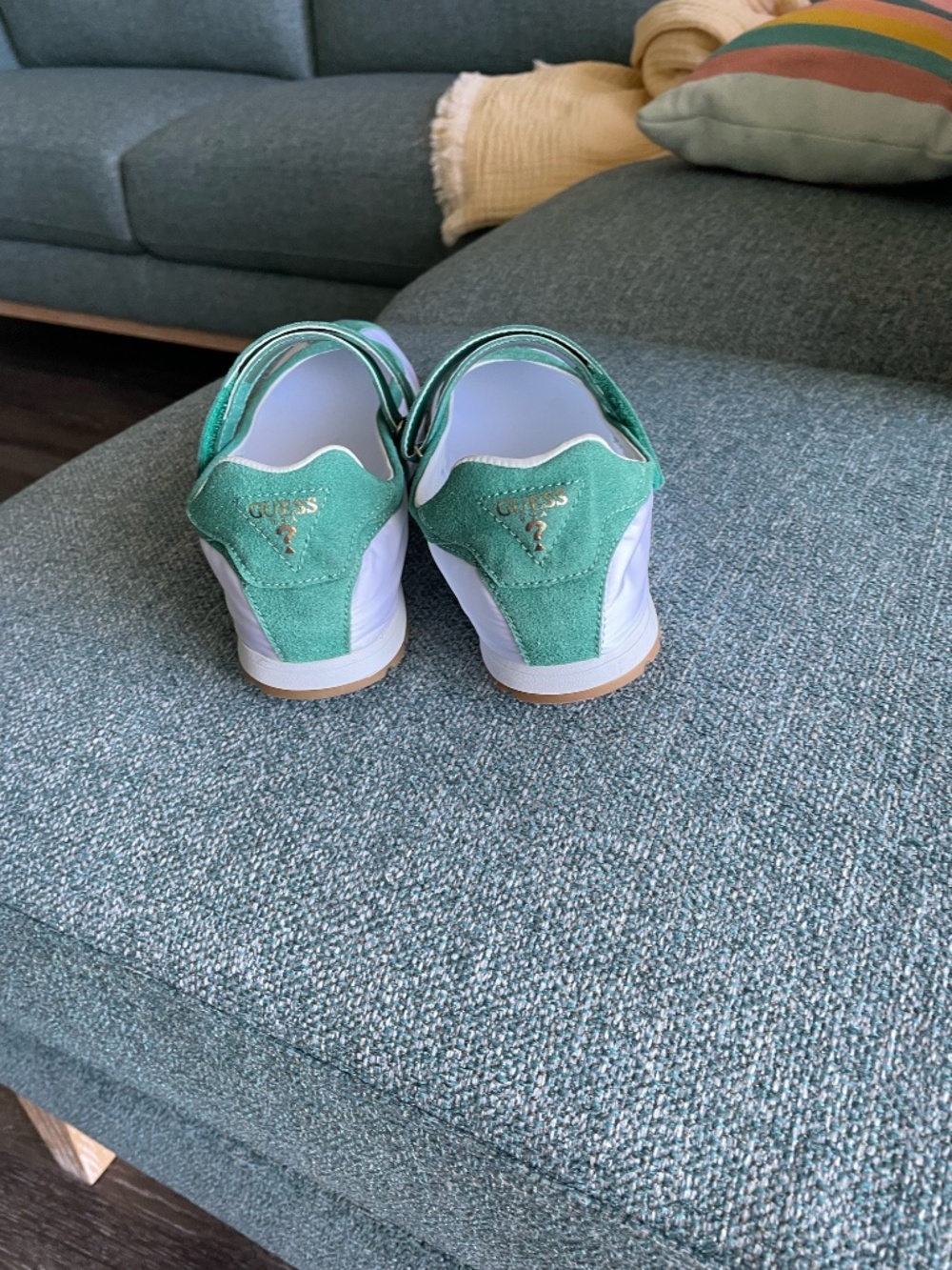 Guess Slip On - Picture 2 of 3